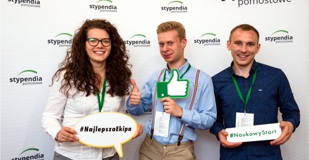 Stypendia pomostowe: inwestycja w przyszłość młodzieży