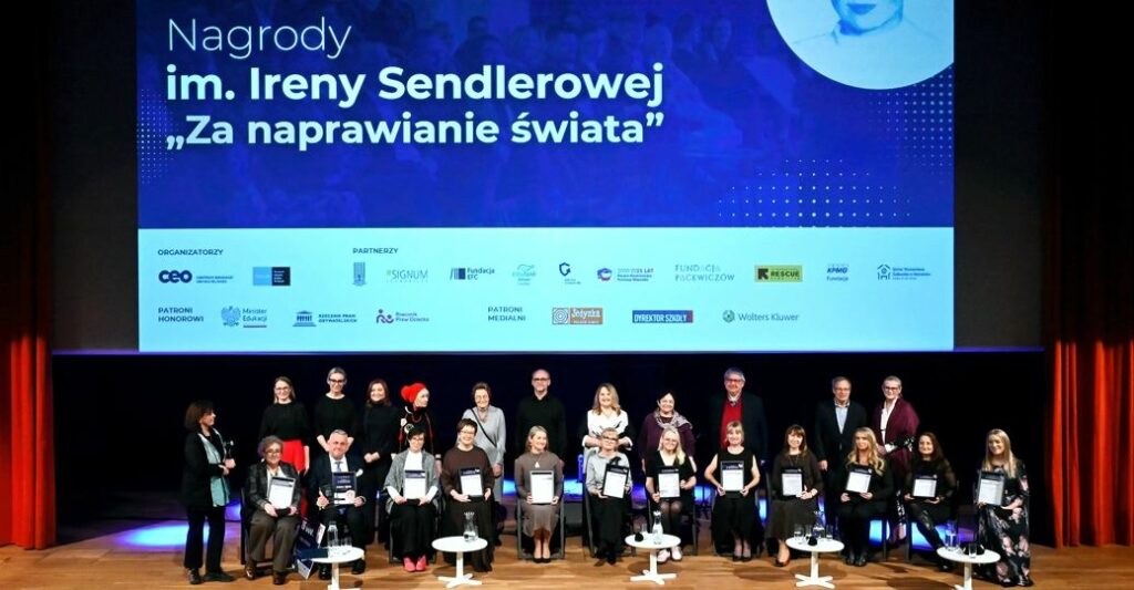 Adam Ejnik uhonorowany Nagrodą „Za naprawianie świata”