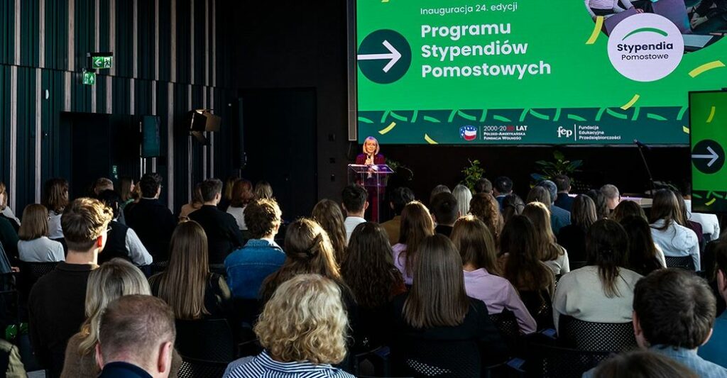 Stypendia pomostowe: inwestycja w przyszłość młodzieży
