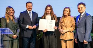 Stypendia pomostowe: inwestycja w przyszłość młodzieży